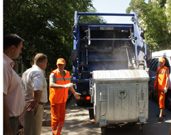 В Саратове появятся остановочные павильоны и контейнеры для мусора европейского образца